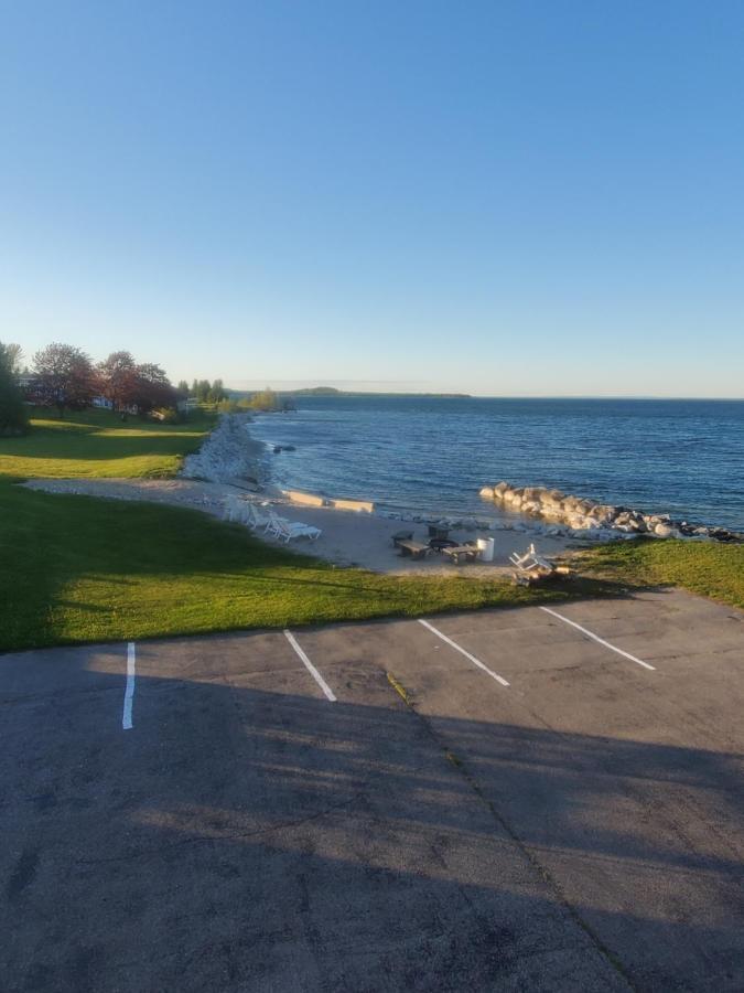 Bayview Lakefront Motel